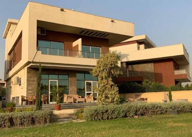 فيلا للبيع بكمبوند في القاهرة الجديدة بحمام سباحة 544م²